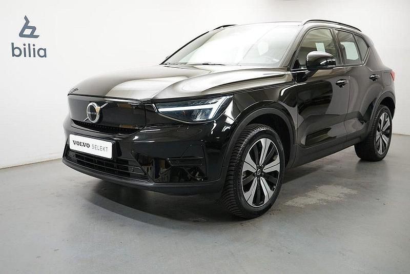 Svart Begagnad 2022 Volvo XC40 Core SUV | 339 900 kr - Bild 1/3