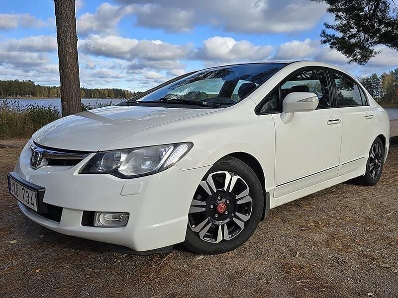 Vit Begagnad 2008 Honda Civic Hybrid Sedan | 49 000 kr - Bild 1/4