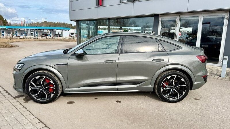 Begagnad Audi SQ8 Sportback e-tron S-Line 370 kW (504 HK) 2023 Grå SUV