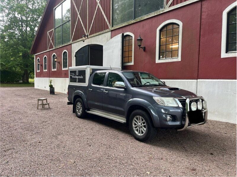 Grå Begagnad 2012 Toyota HiLux Pickup | 150 000 kr (Bra pris) - Bild 1/4