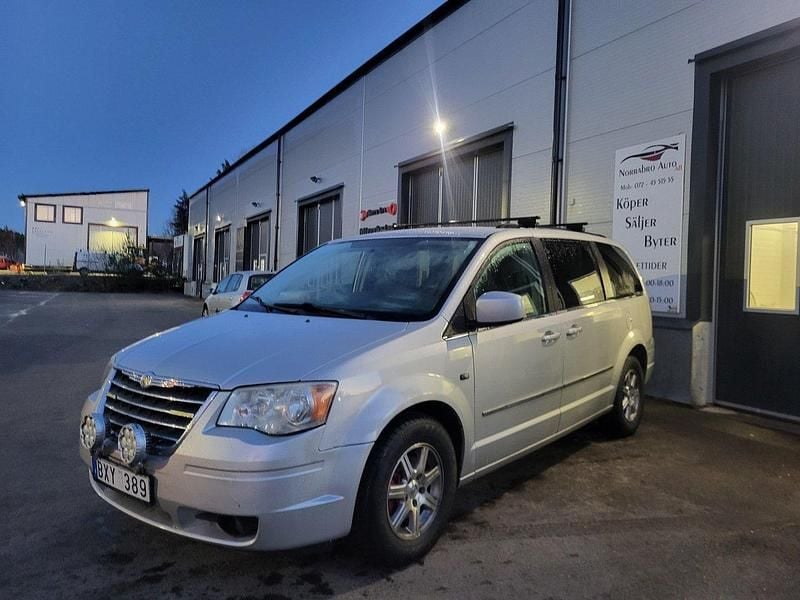 Silver Begagnad 2009 Chrysler Town & Country Van | 34 899 kr (Superpris) - Bild 1/4