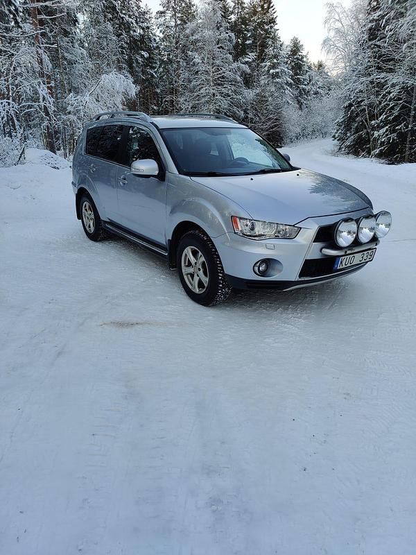 Begagnad Mitsubishi Outlander 156 HK (114 kW) 2010