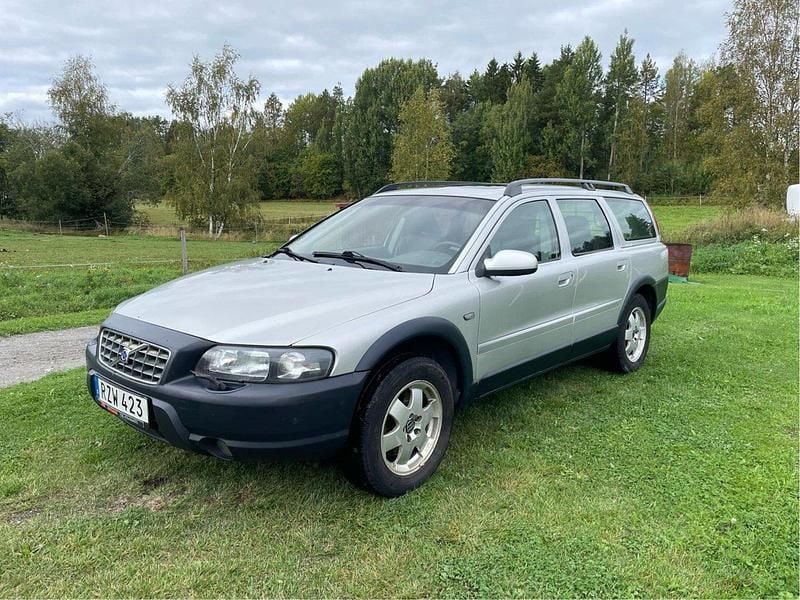 Grå Begagnad 2001 Volvo XC70 SUV | 28 000 kr (Dyr) - Bild 1/4