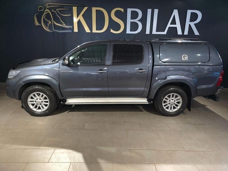 Mörkgrå (grå) Begagnad 2014 Toyota HiLux Pickup | 199 500 kr (Bra pris) - Bild 1/4