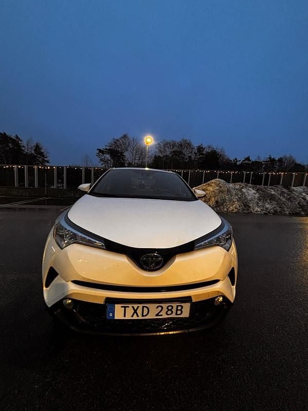 Begagnad 2019 Toyota C-HR SUV | 235 000 kr (Marknadspris) - Bild 1/4