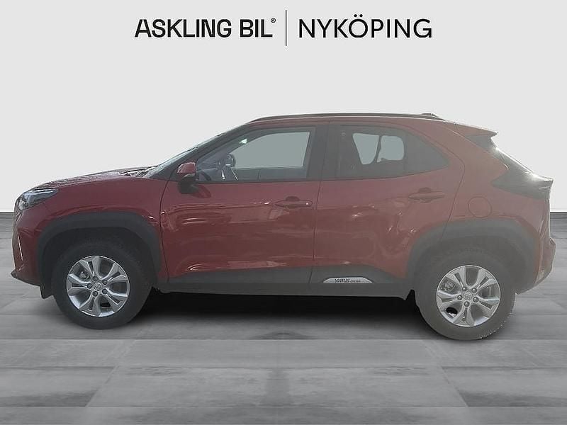 Begagnad Toyota Yaris Cross Style 92 HK (67 kW) 2025 Röd SUV