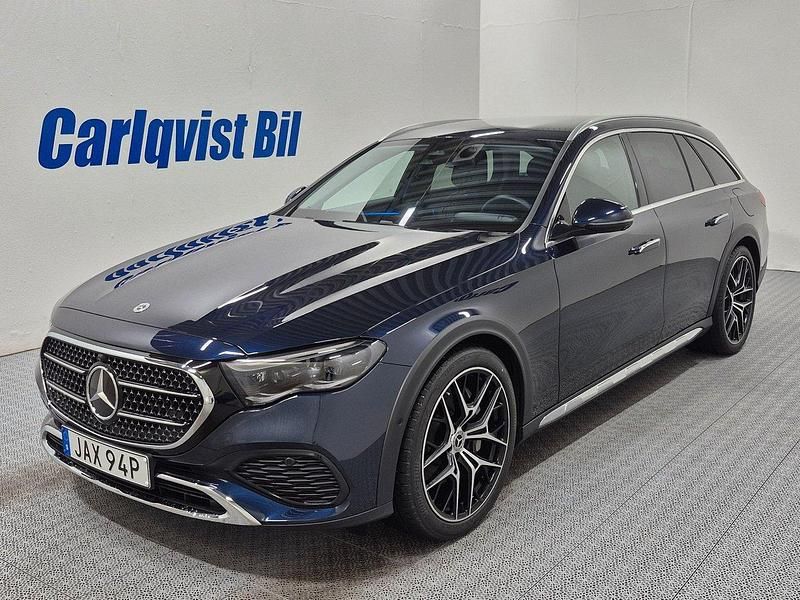 Mörkblå (nautisktblå metallic) Begagnad 2024 Mercedes E300 Kombi | 719 000 kr (Marknadspris) - Bild 1/4