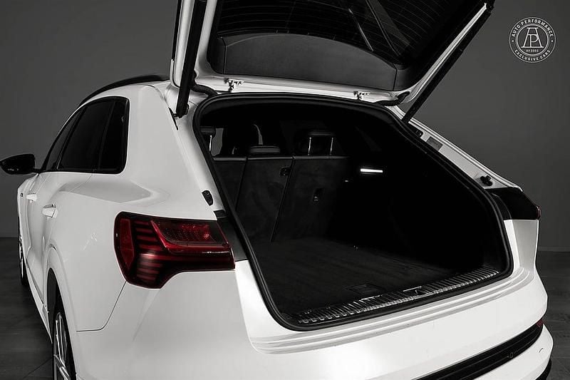 Begagnad Audi e-tron S-Line 300 kW (408 HK) 2021 Vit SUV