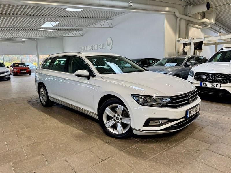 Vit Begagnad 2020 VW Passat GT Kombi | 248 500 kr (Marknadspris) - Bild 1/4