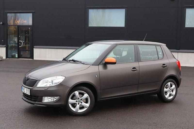 Begagnad Skoda Fabia Elegance 86 HK (63 kW) 2012 Silver Halvkombi