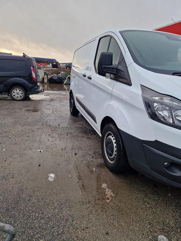 Begagnad Ford Transit Custom 105 HK (77 kW) 2017