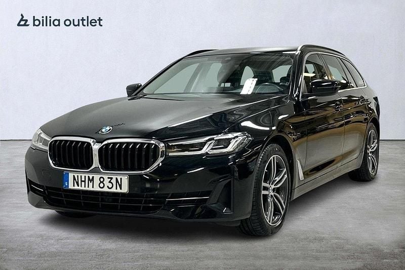 Svart Begagnad 2021 BMW 520 Kombi | 349 900 kr (Bra pris) - Bild 1/4