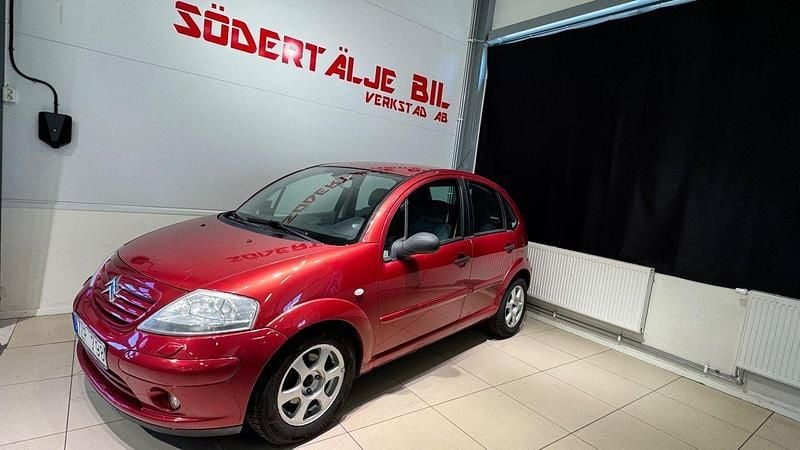 Ljusröd Begagnad 2003 Citroën C3 Halvkombi | 34 900 kr (Marknadspris) - Bild 1/4