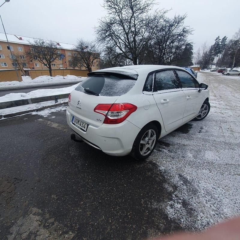 Begagnad Citroën C4 84 HK (61 kW) 2015 Pärlvit