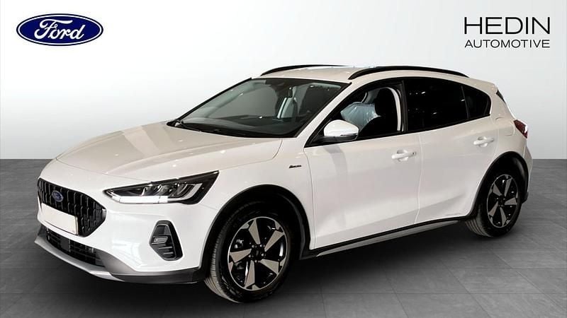 Vit (white) Begagnad 2024 Ford Focus Active Halvkombi | 229 900 kr (Marknadspris) - Bild 1/4