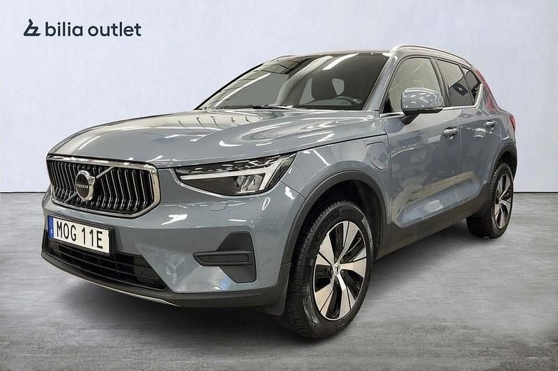 Begagnad Volvo XC40 Core 211 HK (155 kW) 2023 Grå SUV