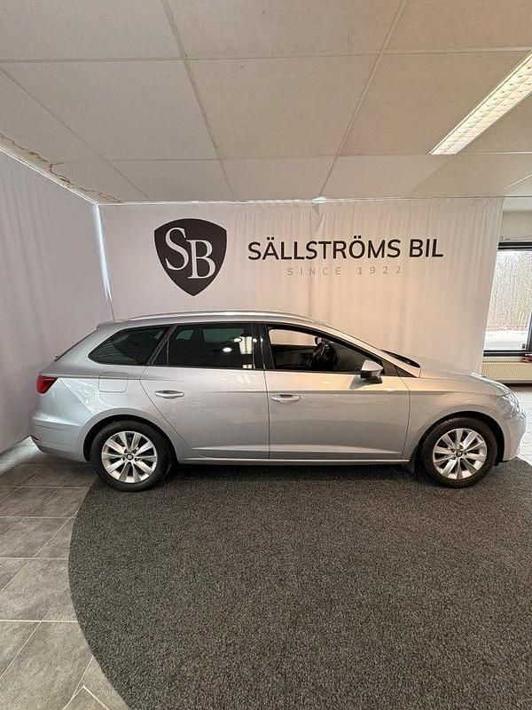 Silver Begagnad 2019 Seat Leon ST Style Kombi | 159 900 kr (Marknadspris) - Bild 1/4