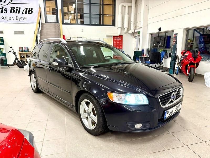 Begagnad Volvo V50 Standard 150 HK (110 kW) 2011 Svart Kombi