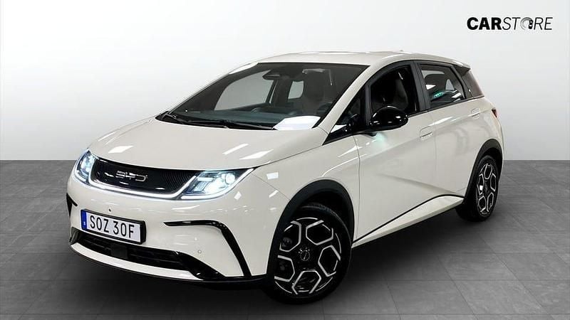 Beige Begagnad 2023 BYD Dolphin Comfort Halvkombi | 249 900 kr (Marknadspris) - Bild 1/4