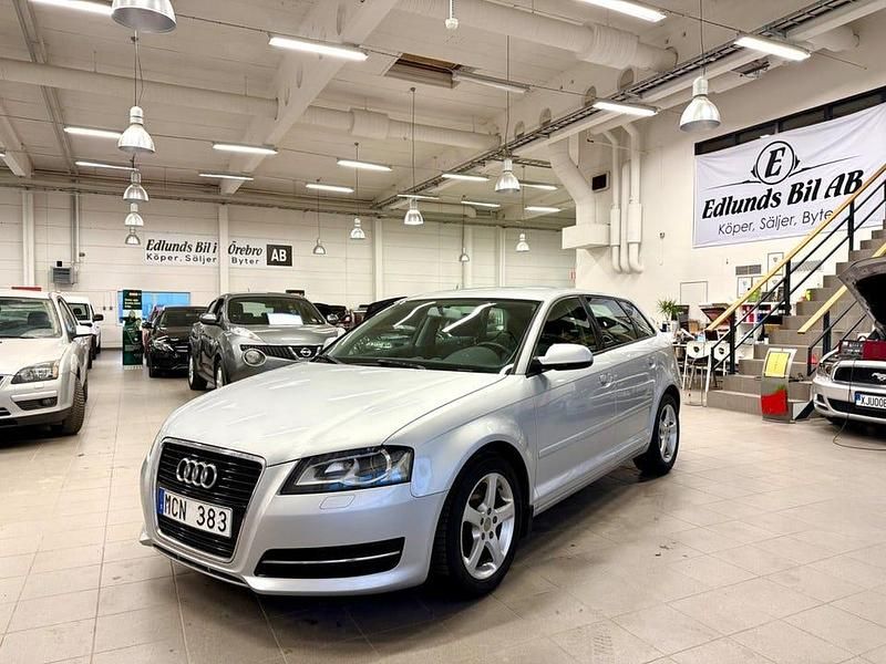 Begagnad Audi A3 Attraction 105 HK (77 kW) 2012 Silver Halvkombi