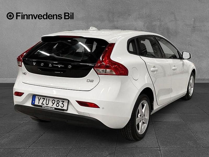 Begagnad Volvo V40 Business Edition 121 HK (88 kW) 2017 Vit Halvkombi