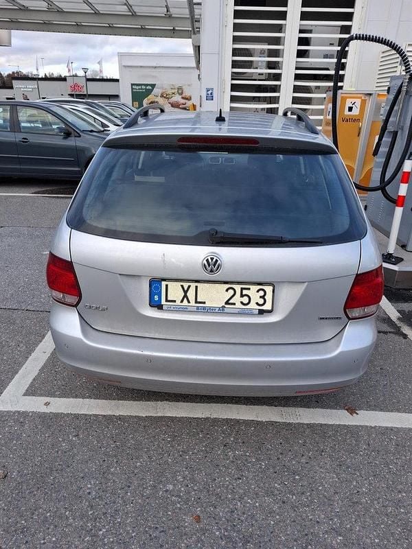 Silver Begagnad 2012 VW Golf Kombi | 58 000 kr (Marknadspris) - Bild 1/4