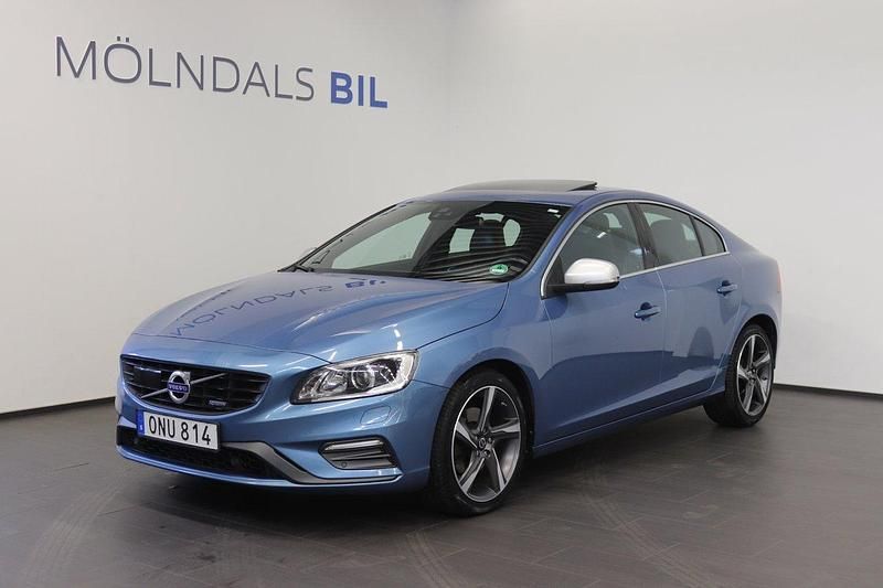 Blå Begagnad 2014 Volvo S60 R-Design Sedan | 129 900 kr (Marknadspris) - Bild 1/4