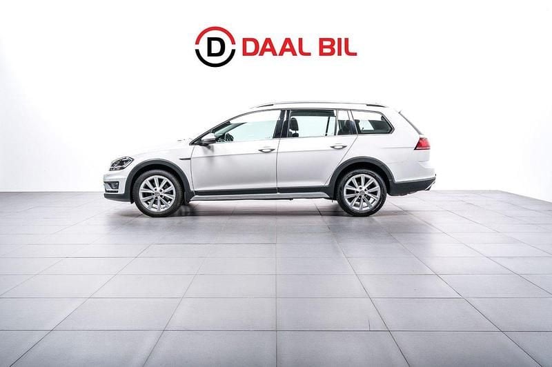 Vit Begagnad 2020 VW Golf Alltrack Kombi | 229 700 kr (Marknadspris) - Bild 1/4