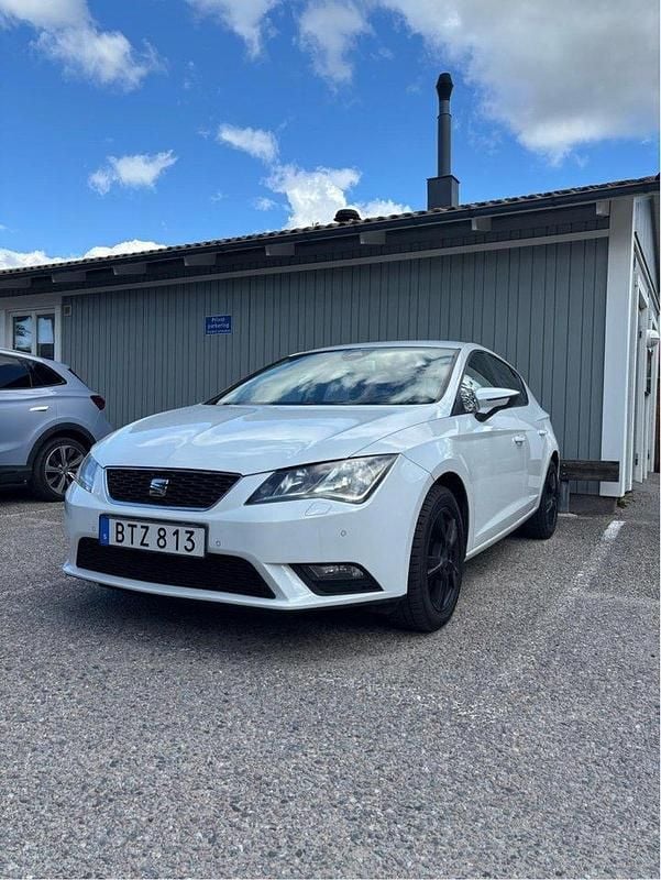 Vit Begagnad 2013 Seat Leon Style Halvkombi | 75 000 kr (Bra pris) - Bild 1/4