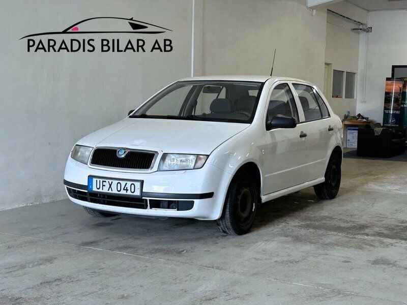 Vit Begagnad 2003 Skoda Fabia Halvkombi | 19 900 kr - Bild 1/4