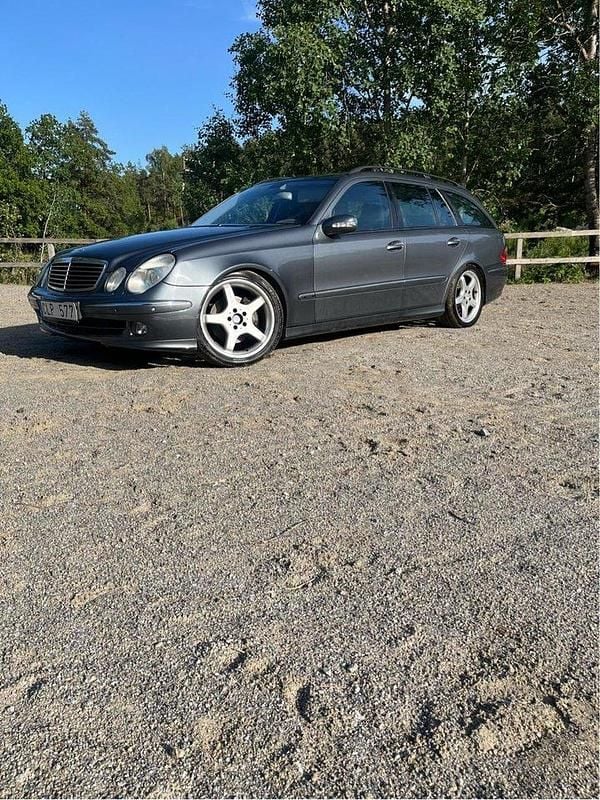 Grå Begagnad 2006 Mercedes E320 Avantgarde Kombi | 35 000 kr (Bra pris) - Bild 1/4