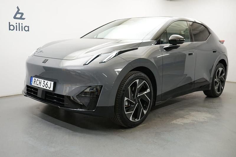 Grå Begagnad 2024 Lynk & Co 02 SUV | 429 900 kr - Bild 1/4