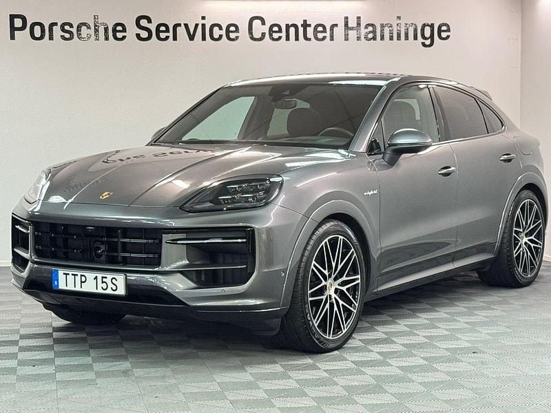 Grå Begagnad 2025 Porsche Cayenne E-Hybrid Coupe Sportkupé | 1 265 000 kr - Bild 1/4