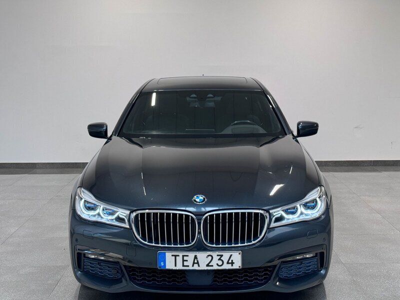 Begagnad BMW 730L M Sport 266 HK (195 kW) 2016 Grå Sedan