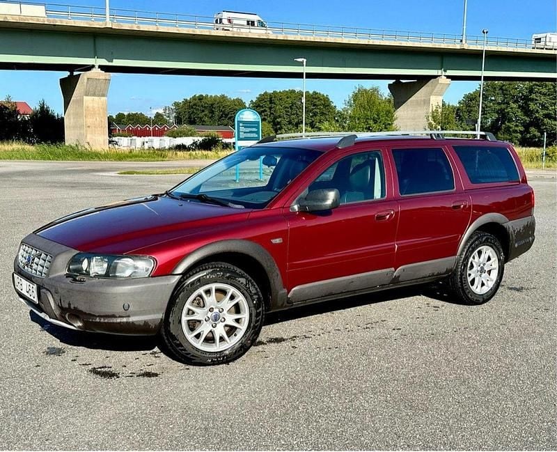 Röd Begagnad 2004 Volvo XC70 Business Edition SUV | 30 000 kr (Lite dyr) - Bild 1/4