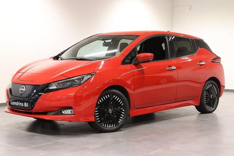 Röd Begagnad 2022 Nissan Leaf N-Connecta Halvkombi | 179 000 kr - Bild 1/4
