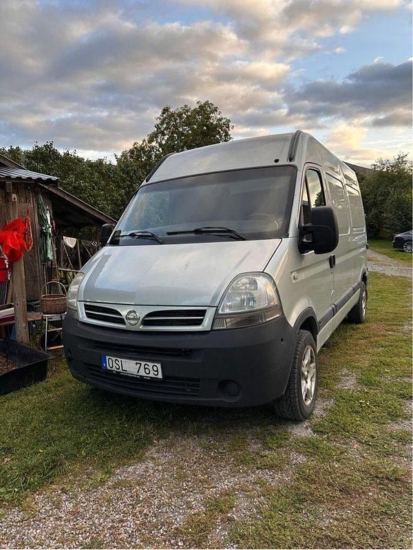 Grå Begagnad 2008 Nissan Interstar Van | 54 000 kr - Bild 1/4