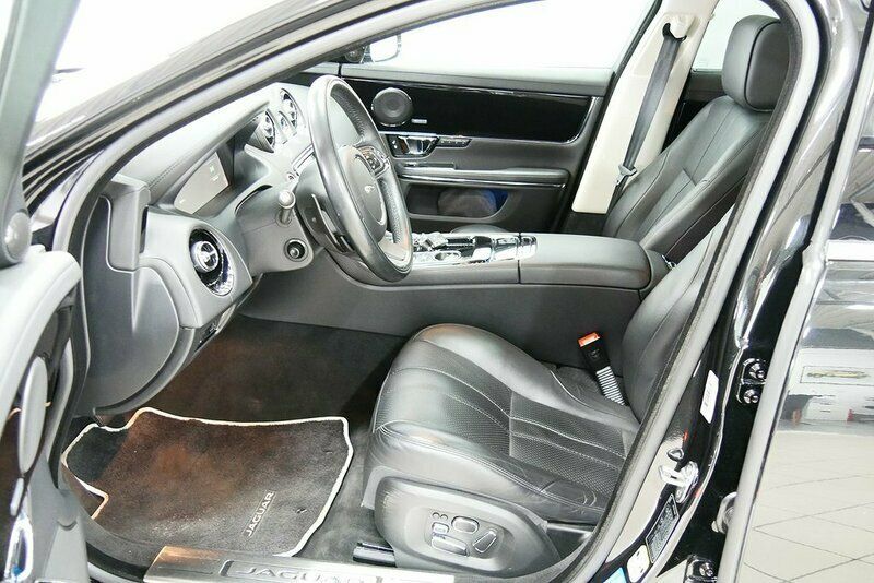 Begagnad Jaguar XJ SE 275 HK (202 kW) 2014 Svart Sedan