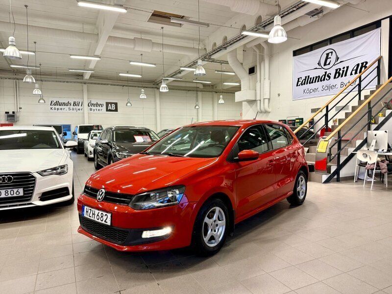 Orange Begagnad 2012 VW Polo Halvkombi | 94 800 kr (Lite dyr) - Bild 1/4