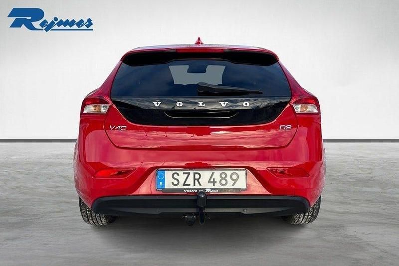 Begagnad Volvo V40 Kinetic 120 HK (88 kW) 2015 Röd Kombi