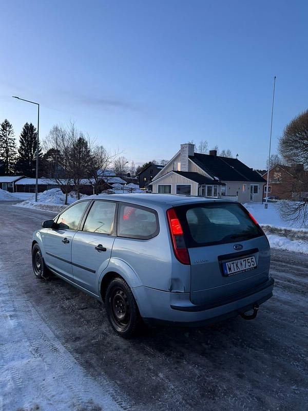 Begagnad Ford Focus 115 HK (84 kW) 2005 Kombi