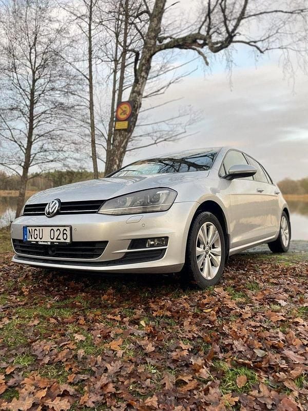 Silver Begagnad 2013 VW Golf VII Halvkombi | 69 000 kr (Marknadspris) - Bild 1/4