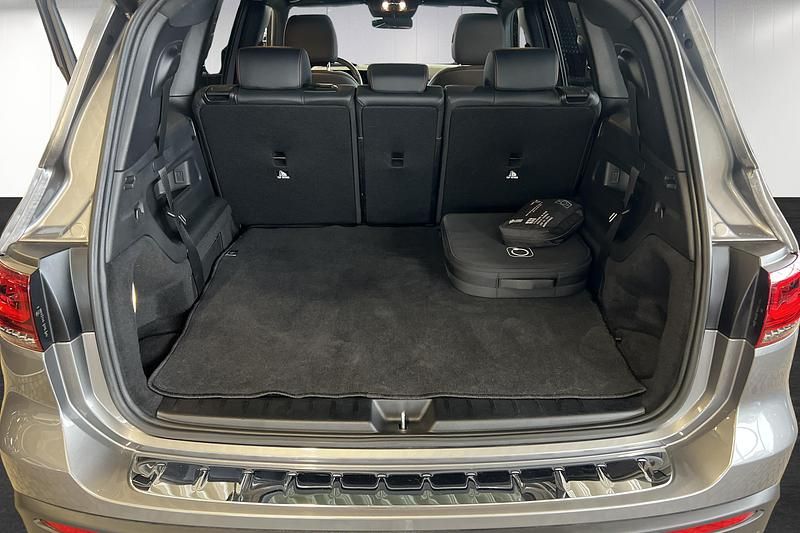 Grå Begagnad 2024 Mercedes EQB300 SUV | 449 900 kr - Bild 1/4