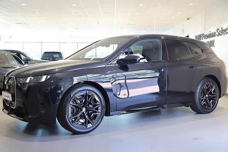 Begagnad BMW iX Comfort Edition 400 kW (544 HK) 2025 Svart SUV