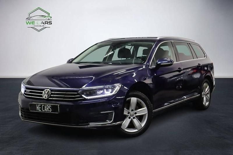 Blå Begagnad 2018 VW Passat GTE Kombi | 179 900 kr (Marknadspris) - Bild 1/4