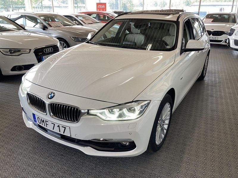 Vit Begagnad 2018 BMW 320 Luxury Line Kombi | 189 900 kr (Bra pris) - Bild 1/4