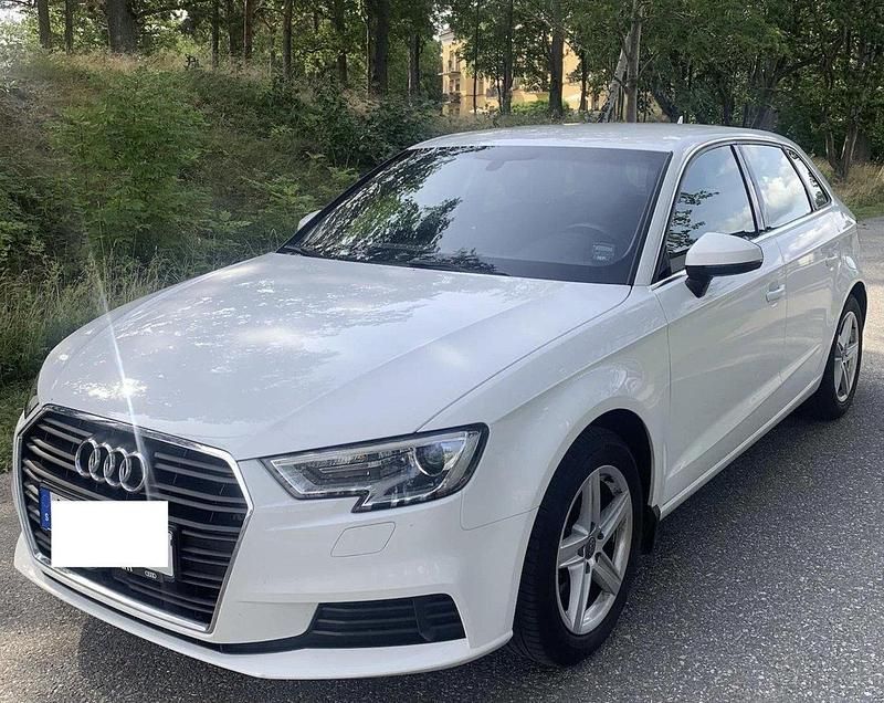 Vit Begagnad 2018 Audi A3 Sportback Proline Halvkombi | 188 000 kr (Marknadspris) - Bild 1/4