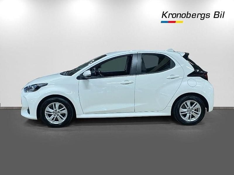 Begagnad Toyota Yaris Hybrid Active 116 HK (85 kW) 2022 Vit Halvkombi