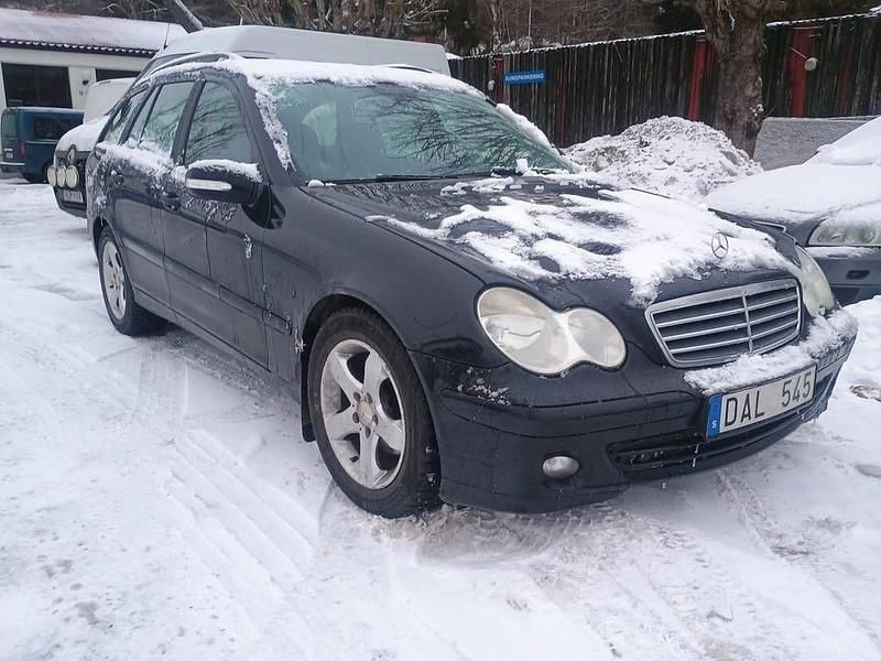 Svart Begagnad 2007 Mercedes C220 Kombi | 44 900 kr (Marknadspris) - Bild 1/4