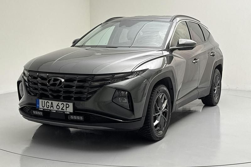 Grå Begagnad 2022 Hyundai Tucson Advanced SUV | 250 000 kr (Marknadspris) - Bild 1/4